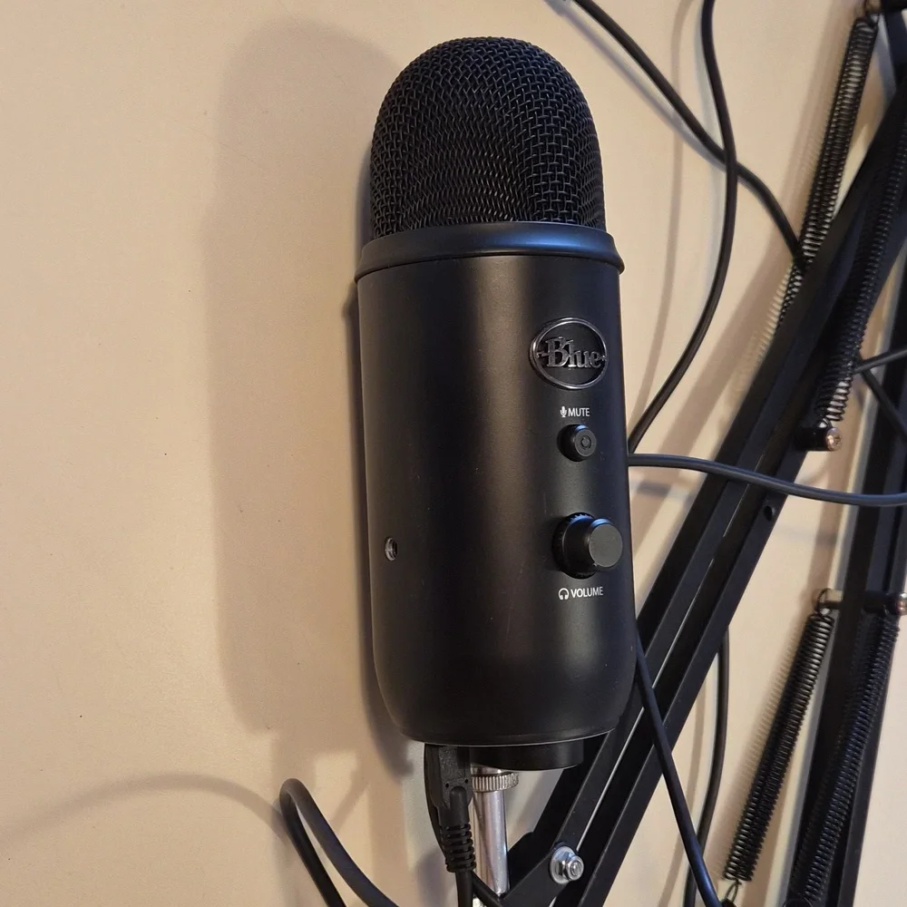 Blue Yeti Microphone With Desk Stand
